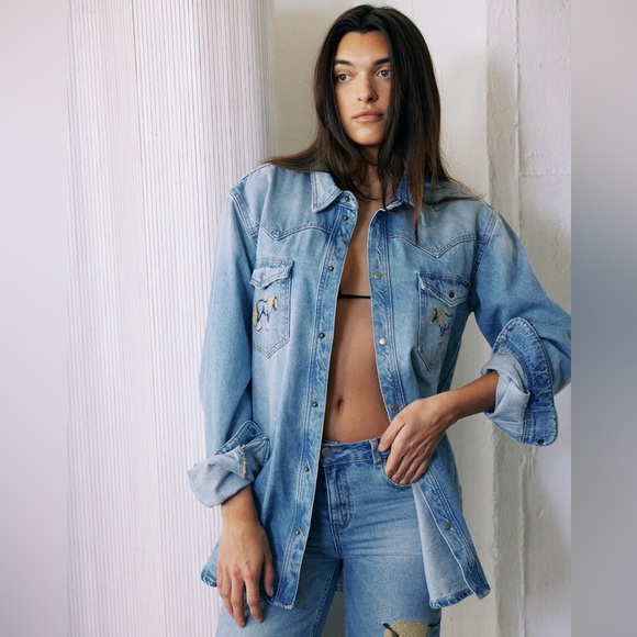 NWT Free People Understated Leather Horsey Denim Shirt. Size Medium - Picture 9 of 11